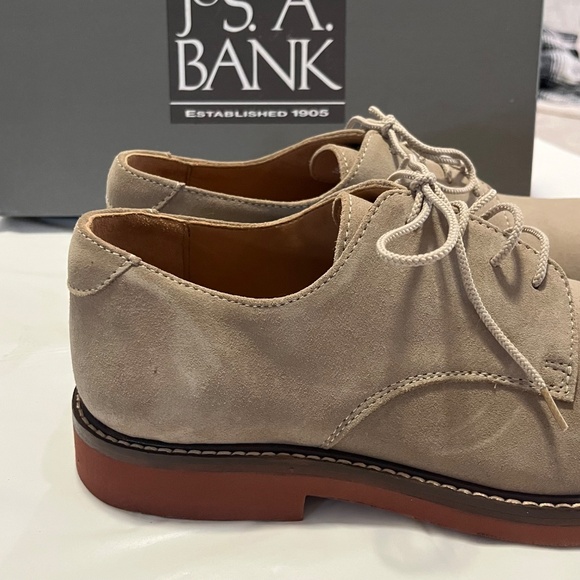 JOS A BANK Me ‘s Tan Suede Leather Oxfords. 9.5 main image 4